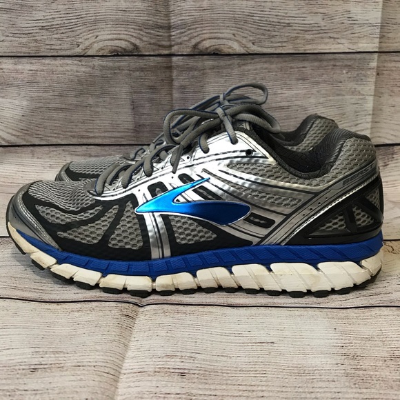 brooks beast size 10